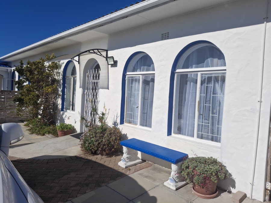 To Let 1 Bedroom Property for Rent in Fish Hoek Western Cape